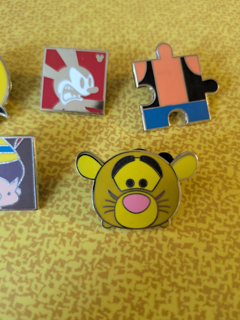 🔴5/$25 Disney Enamel Pin Lot — Ariel, Mickey, Tigger & Characters - Picture 5 of 7